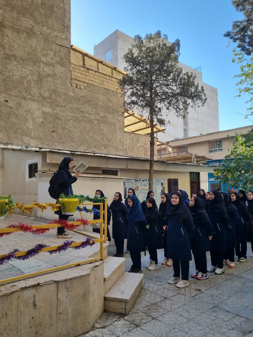 خواندن قران صبگاهی دانش آموزان